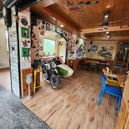 מנאלי Throttle Shrottle Moto Hostel מראה חיצוני תמונה
