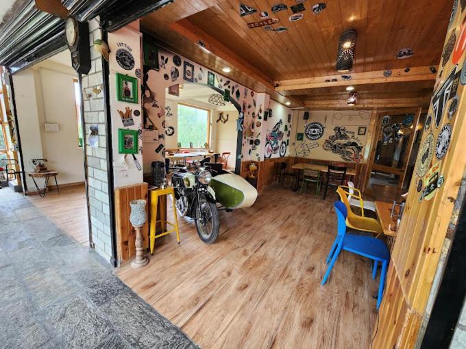 מנאלי Throttle Shrottle Moto Hostel מראה חיצוני תמונה