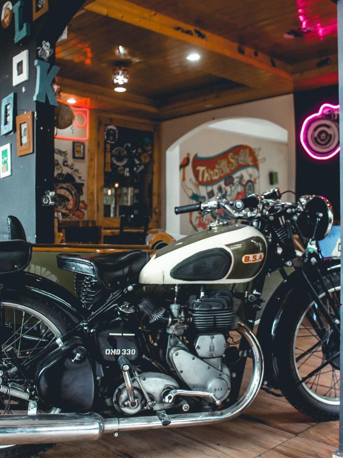 מנאלי Throttle Shrottle Moto Hostel מראה חיצוני תמונה