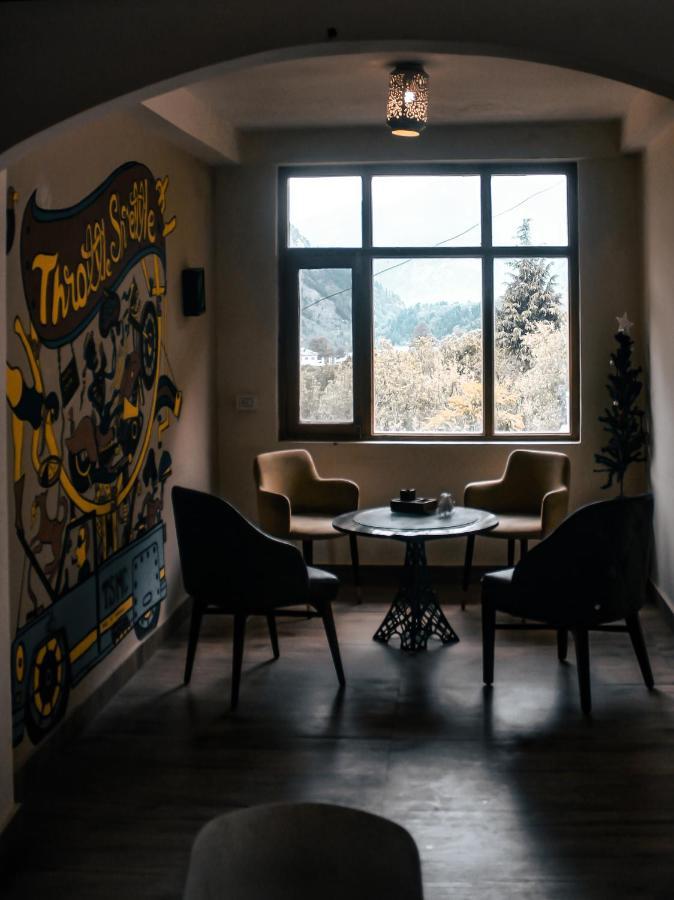 מנאלי Throttle Shrottle Moto Hostel מראה חיצוני תמונה